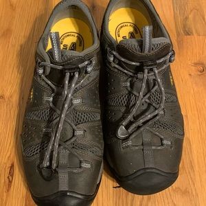 Women’s Keen Utility Steel Toe Work Shoes.  Size 9.5W